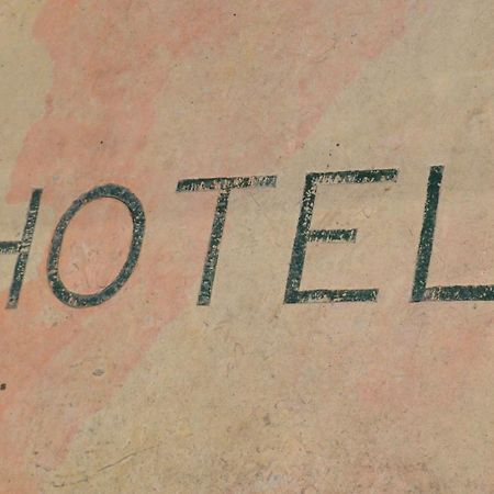 Hotel Du Commerce Pont-Saint-Esprit Eksteriør bilde