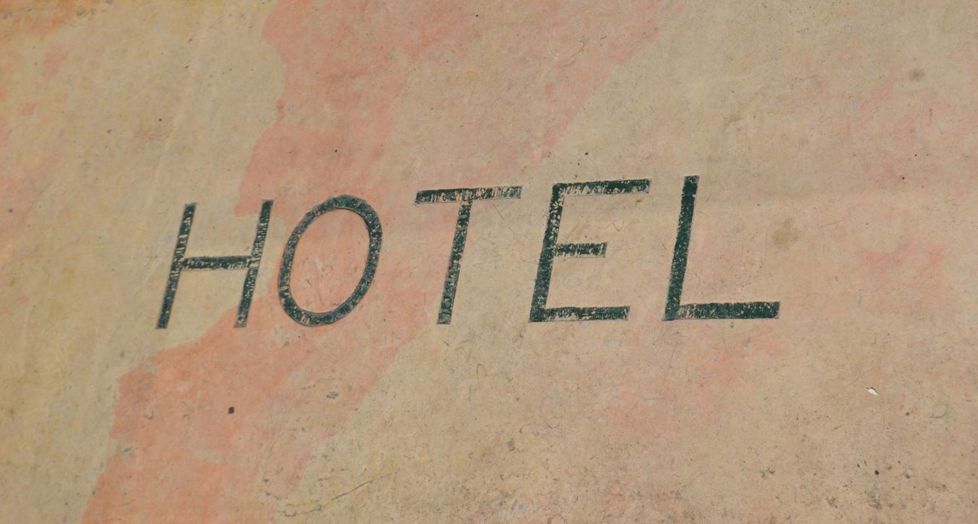 Hotel Du Commerce Pont-Saint-Esprit Eksteriør bilde
